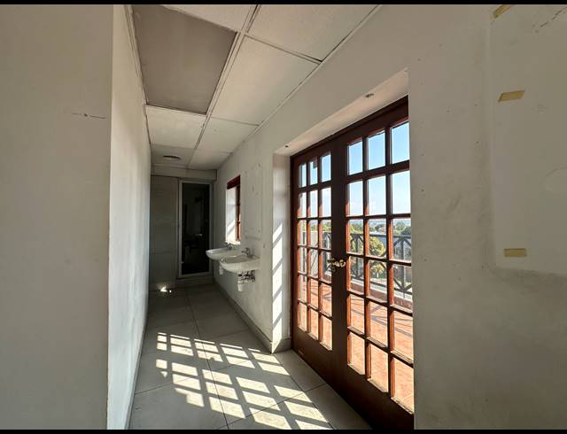 186M² OFFICE TO LET IN PARKMORE